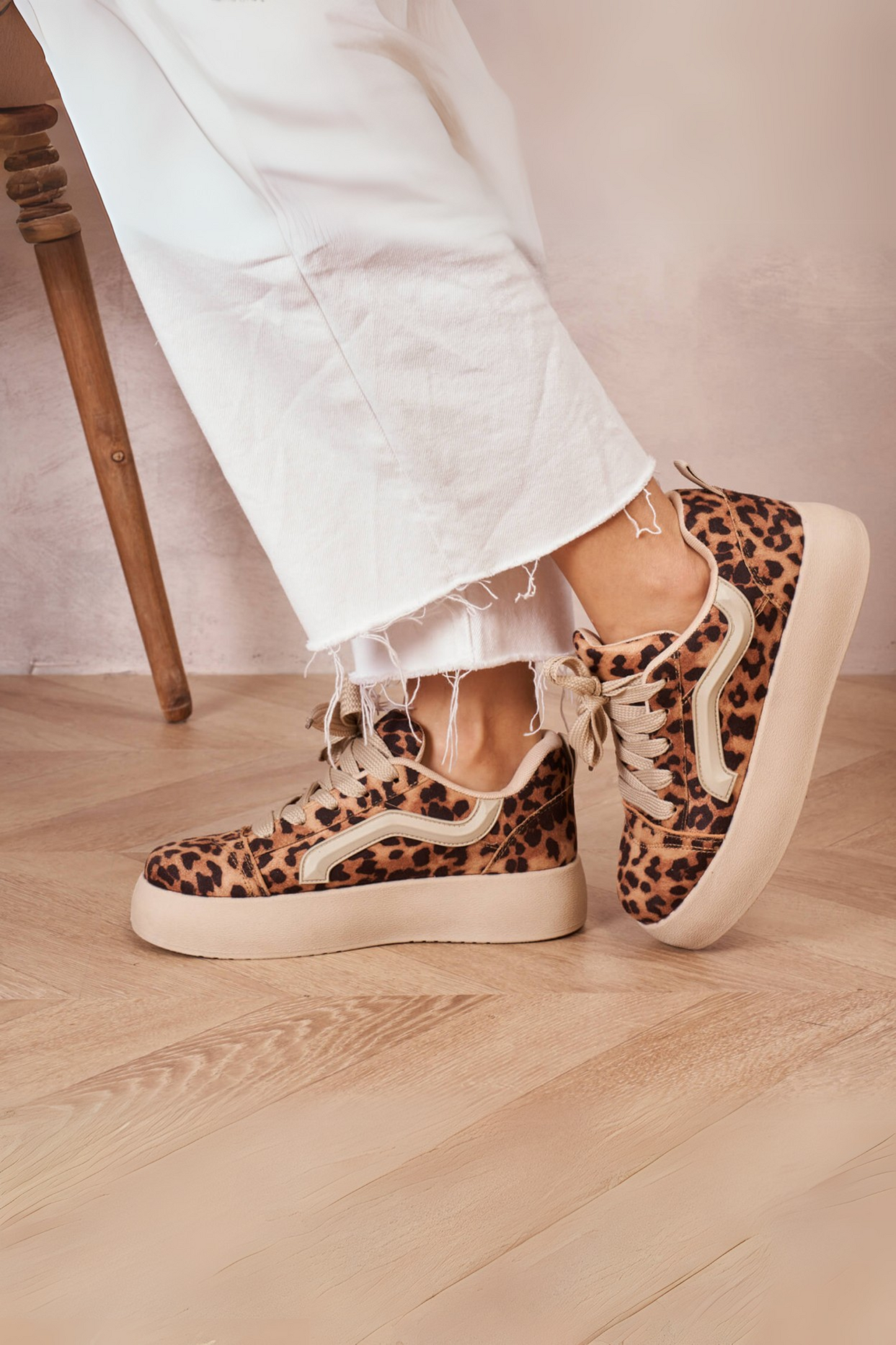 Vada Leo Sneaker