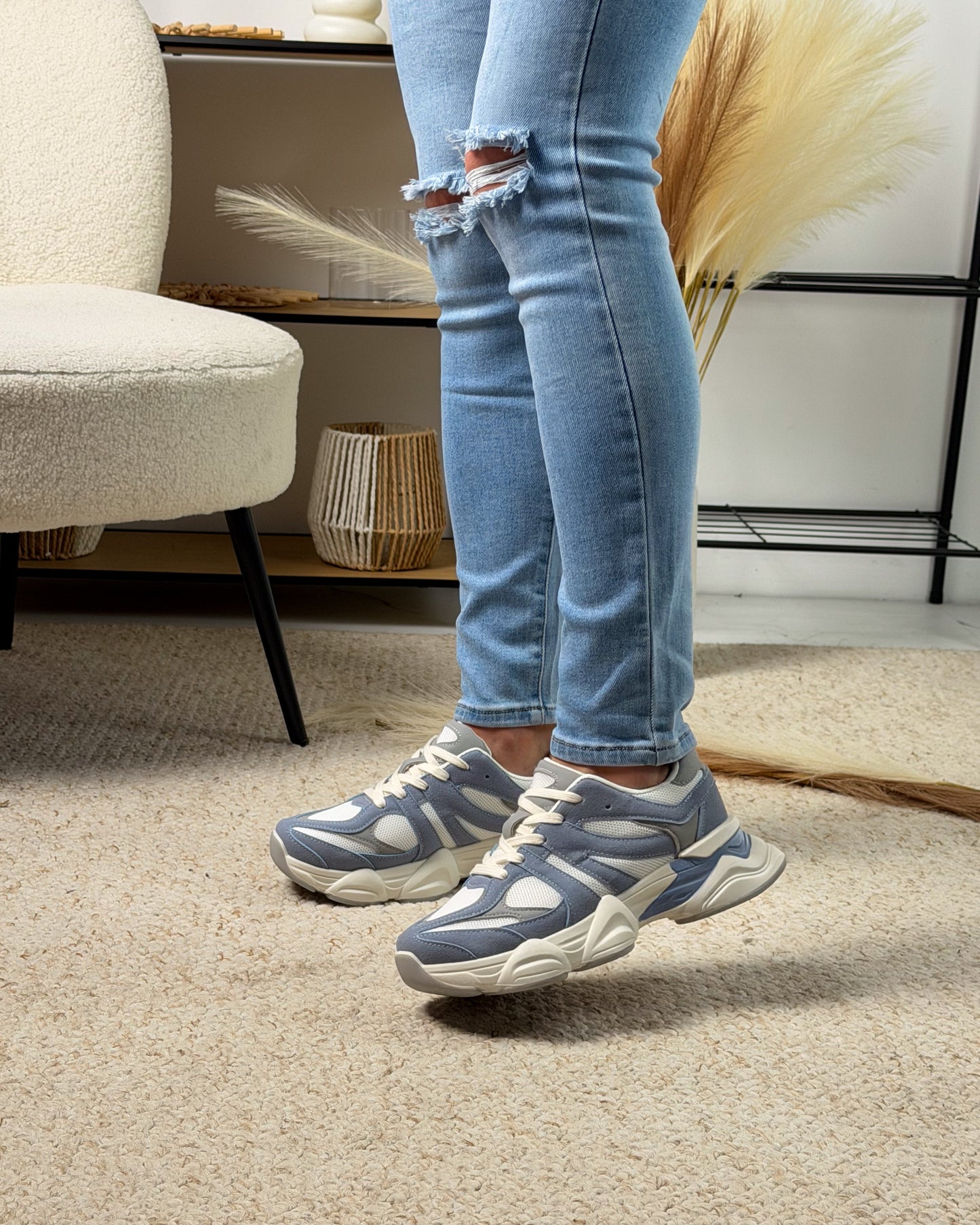 Viva White/Blue Sneaker