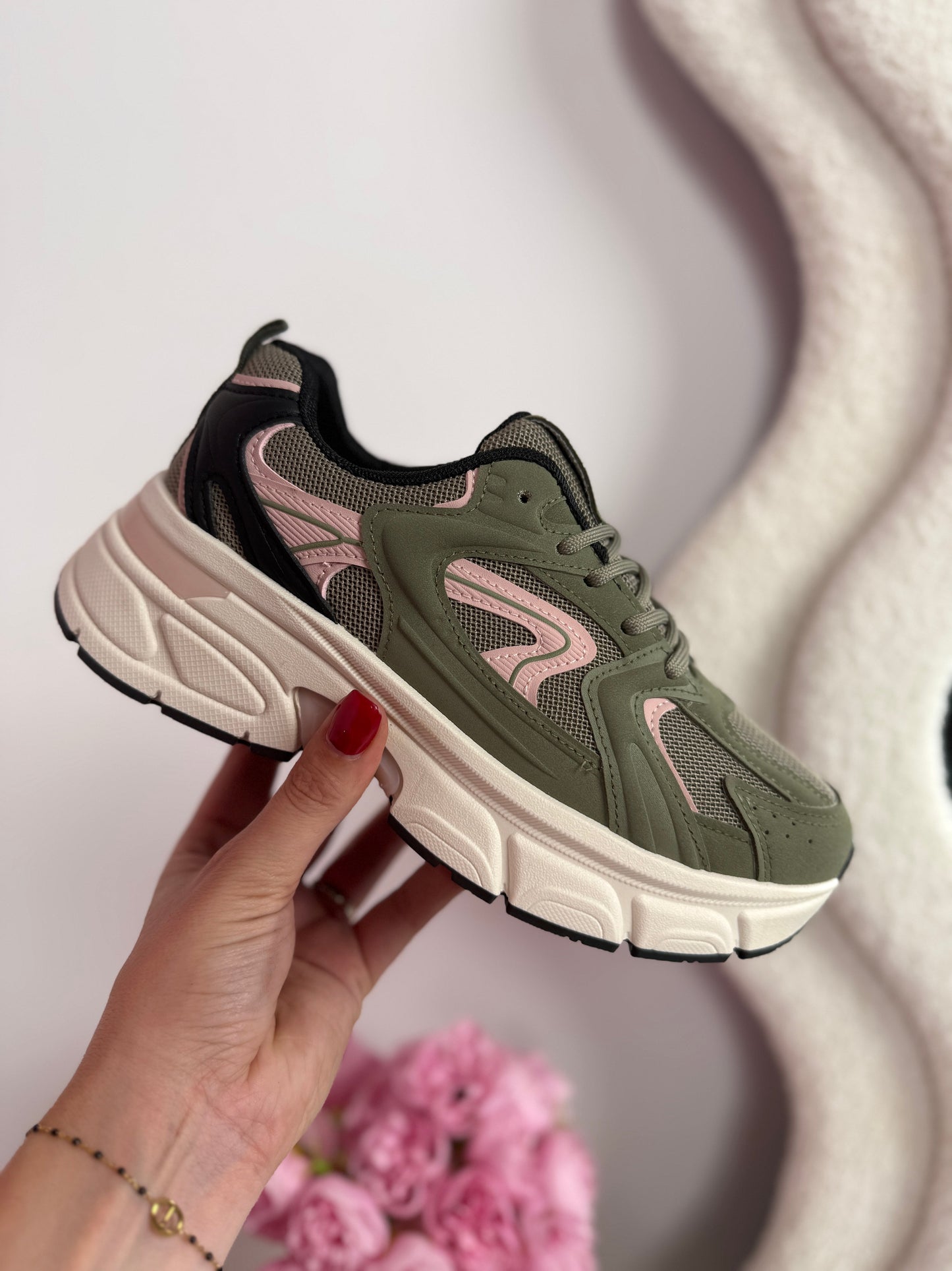 Karen Green Sneaker