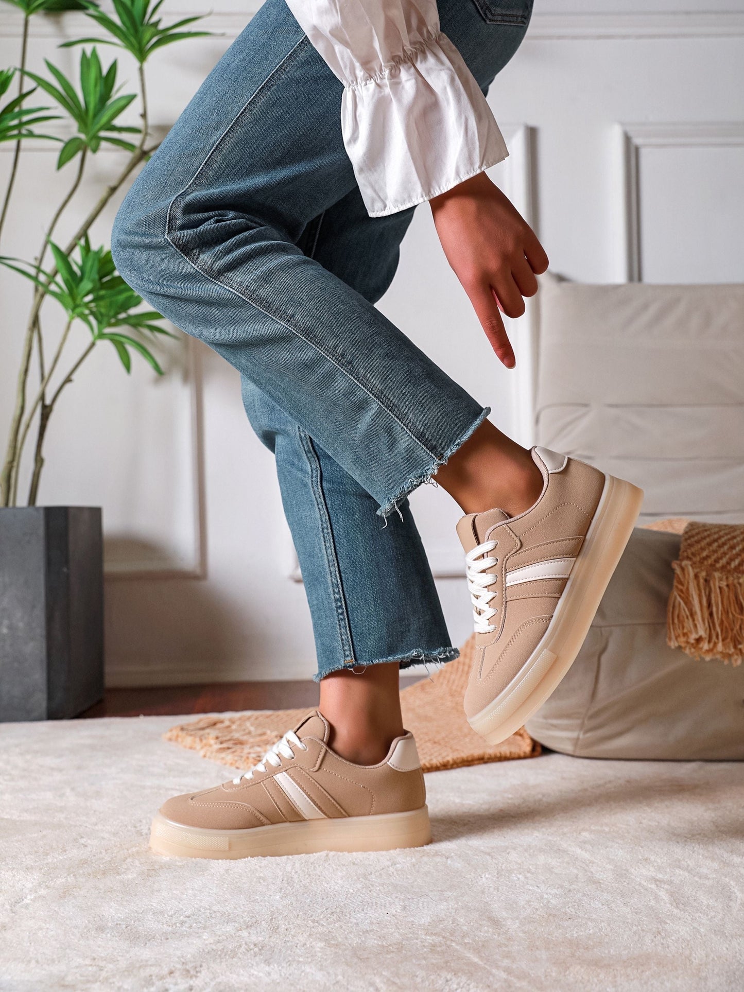 Laura Beige Sneaker