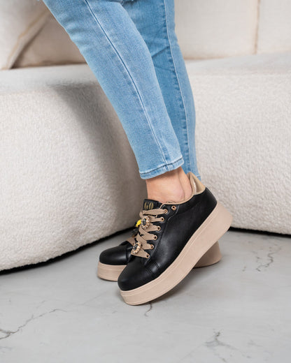 Salyna Black Sneaker