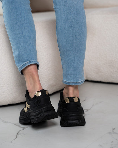 Cloud Chunky Black Sneaker