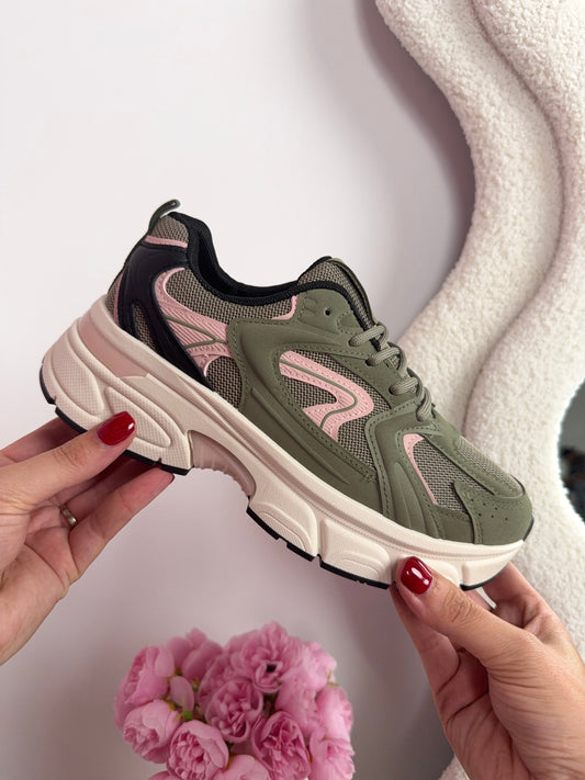 Karen Green Sneaker