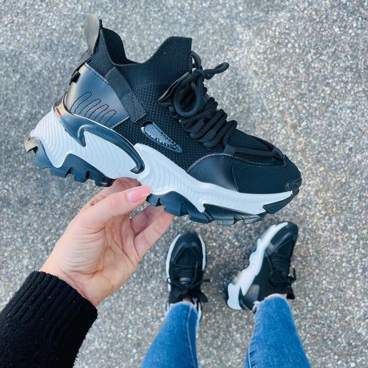 Djana Black Sneaker