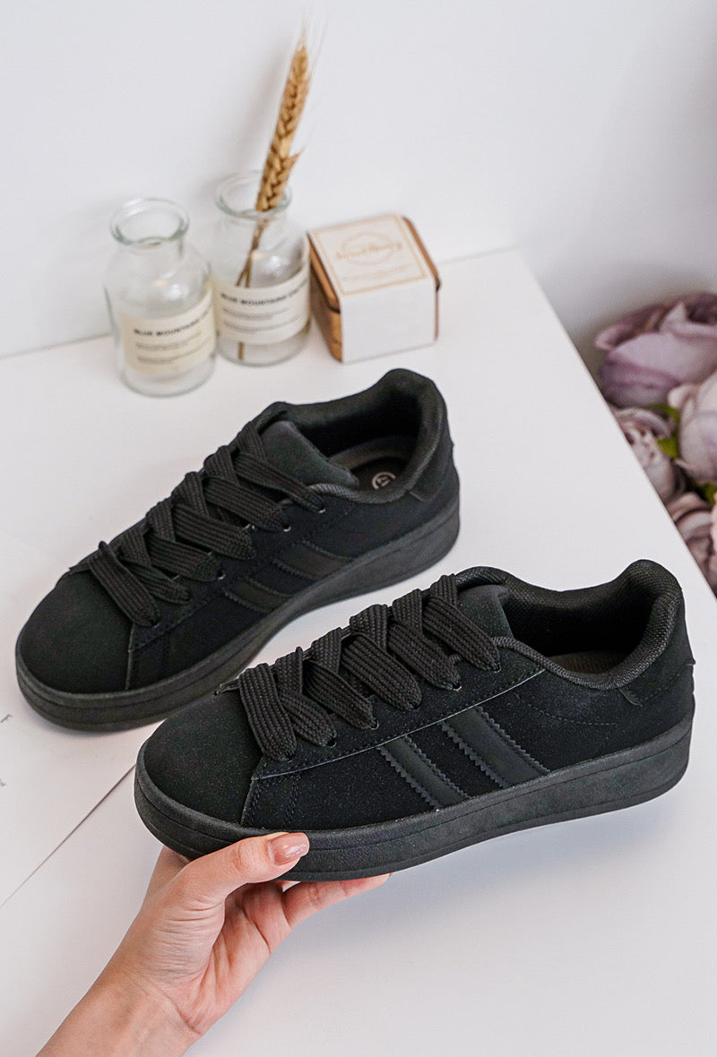 Viral All Black Sneaker